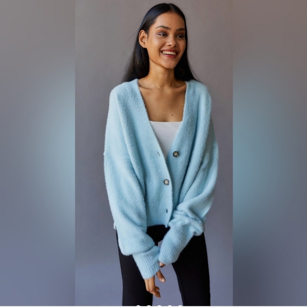URBAN OUTFITTERS Women's Thea Fuzzy Knit Cardigan Size M